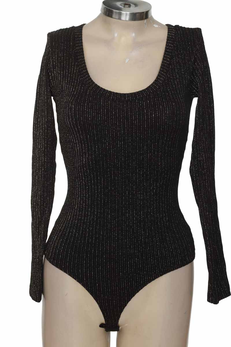 Top / Camiseta color Negro - Studio F