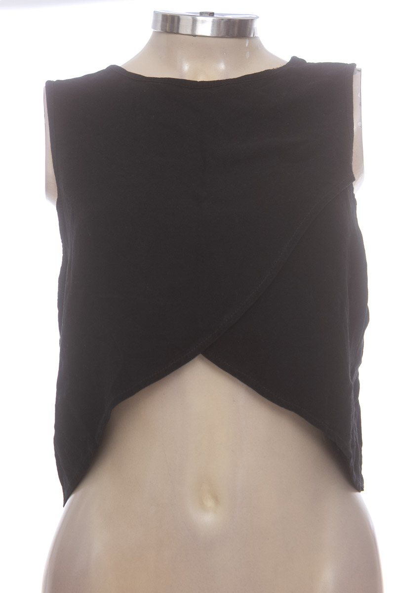 Top / Camiseta color Negro - Closeando