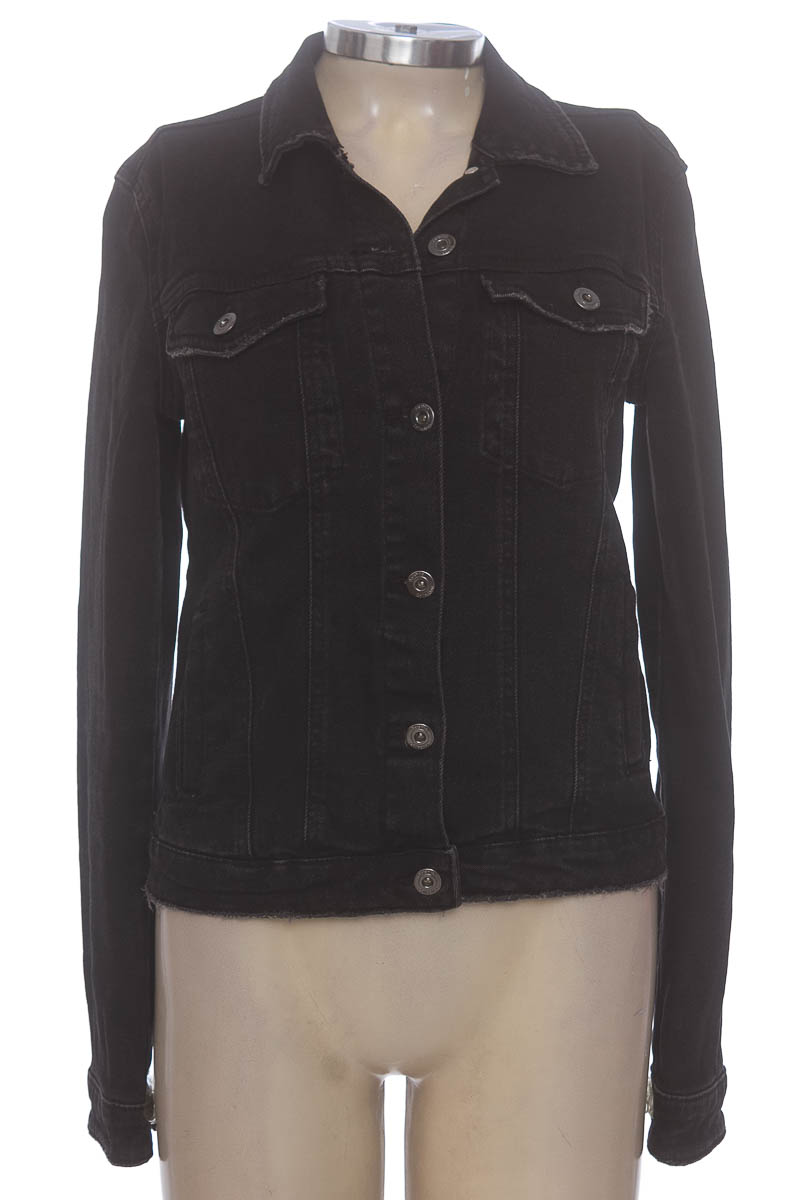Chaqueta / Abrigo color Negro - Bershka