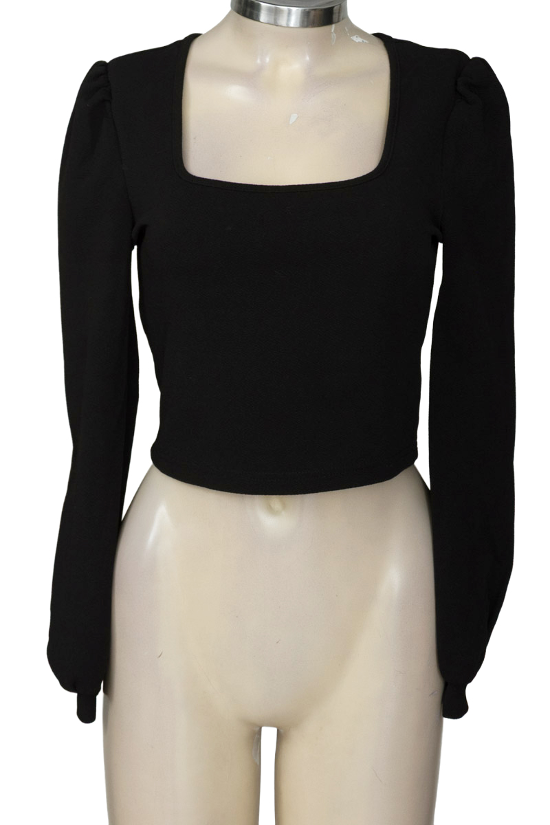 Top / Camiseta color Negro - Closeando