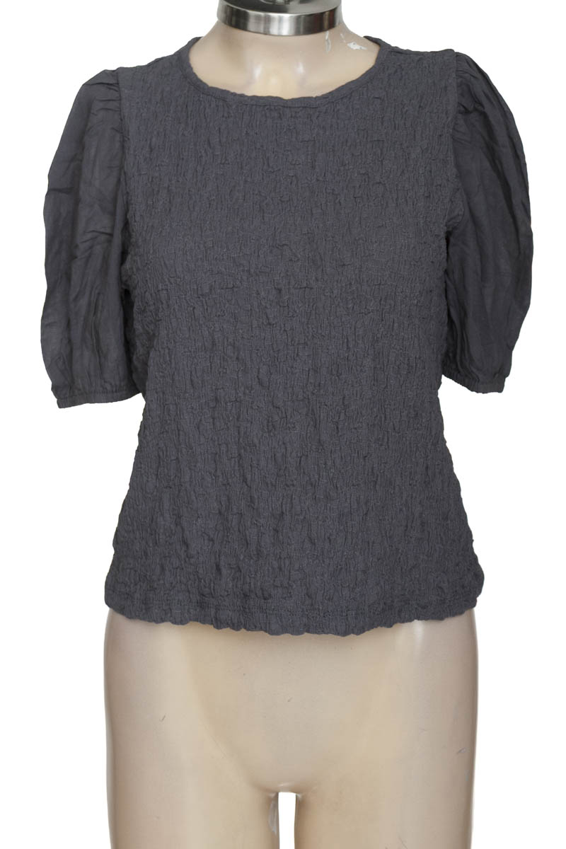 Blusa color Gris - Basement