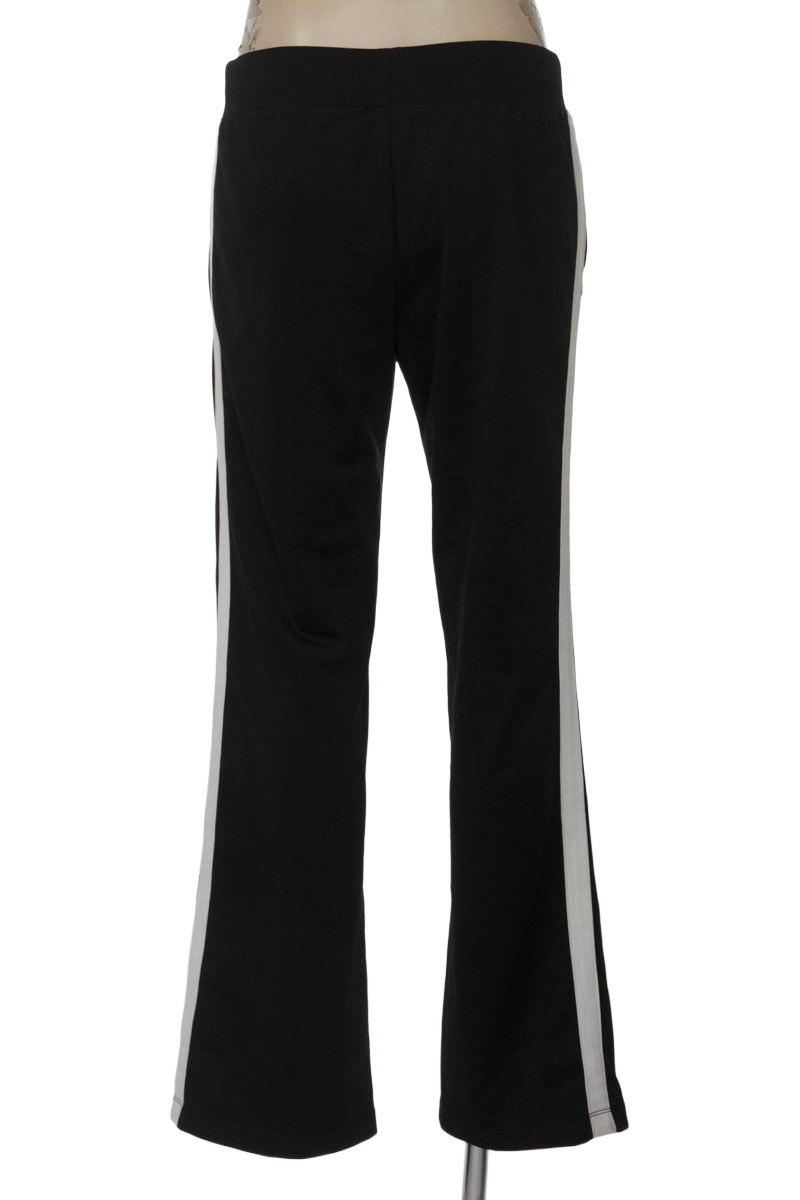 Ropa Deportiva / Salida de Baño color Negro - Nike