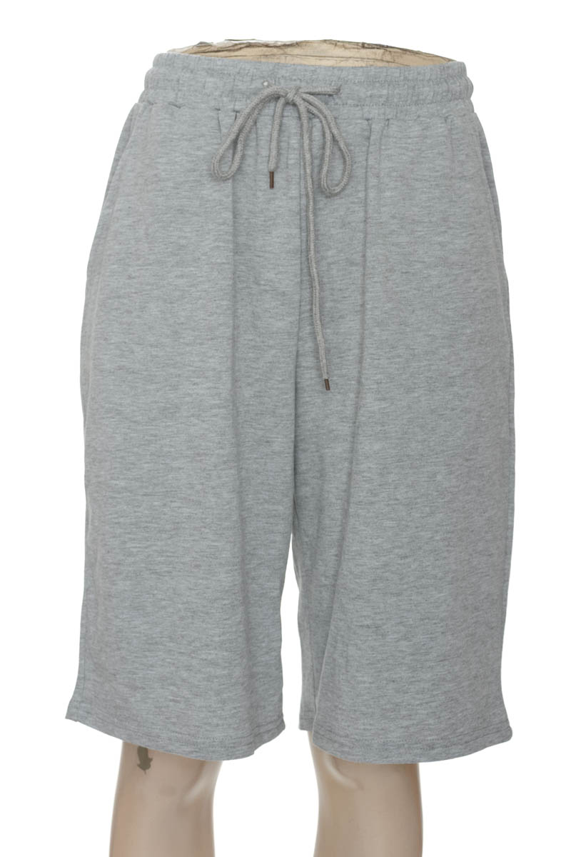 Bermuda - Pantaloneta color Gris - Closeando