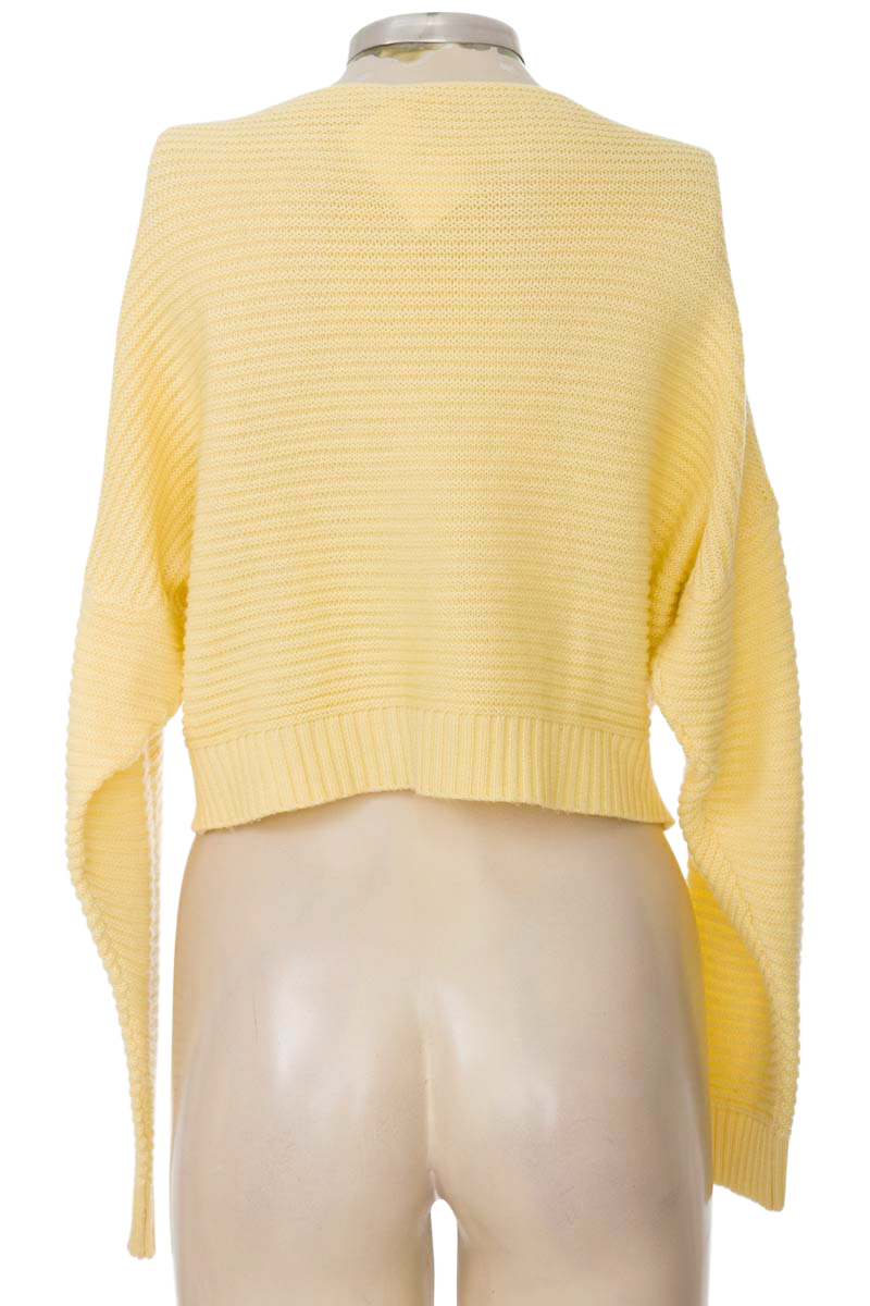 Sweater color Amarillo - Closeando