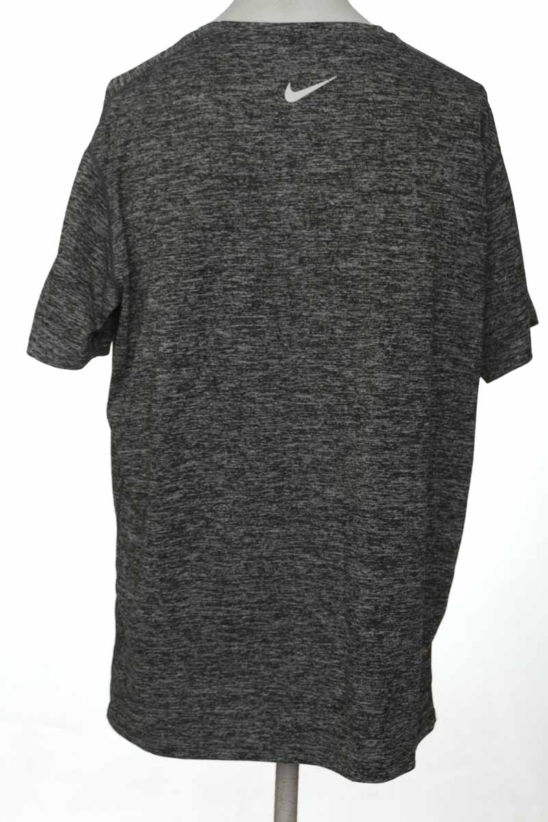 Ropa Deportiva color Gris - Closeando