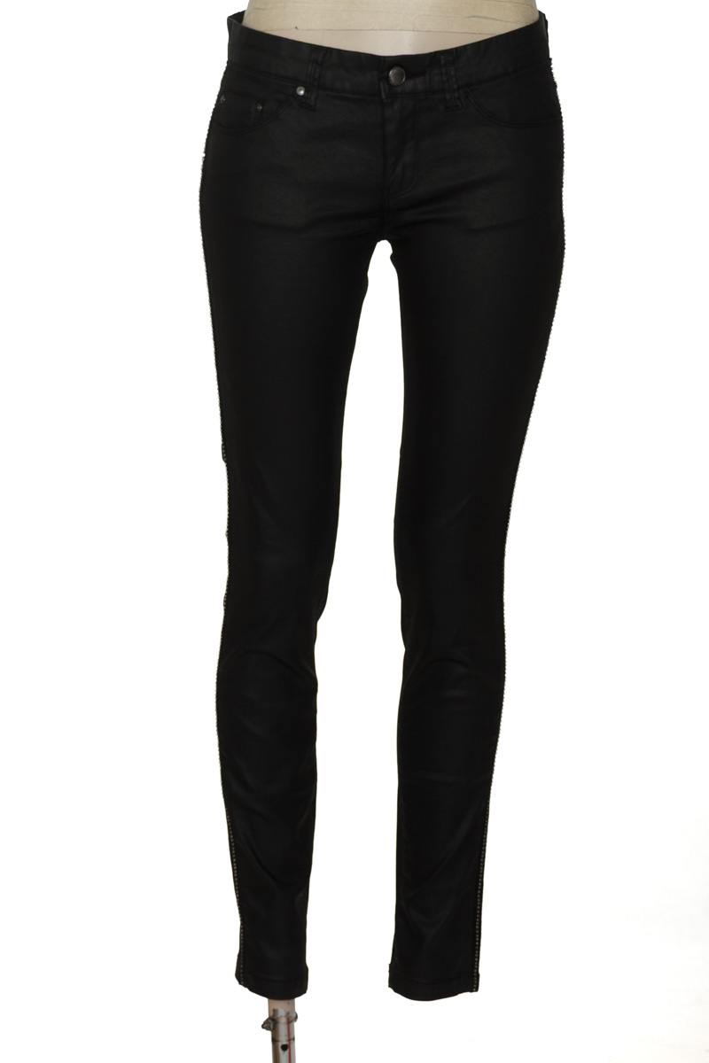 Pantalones color Negro - Stradivarius