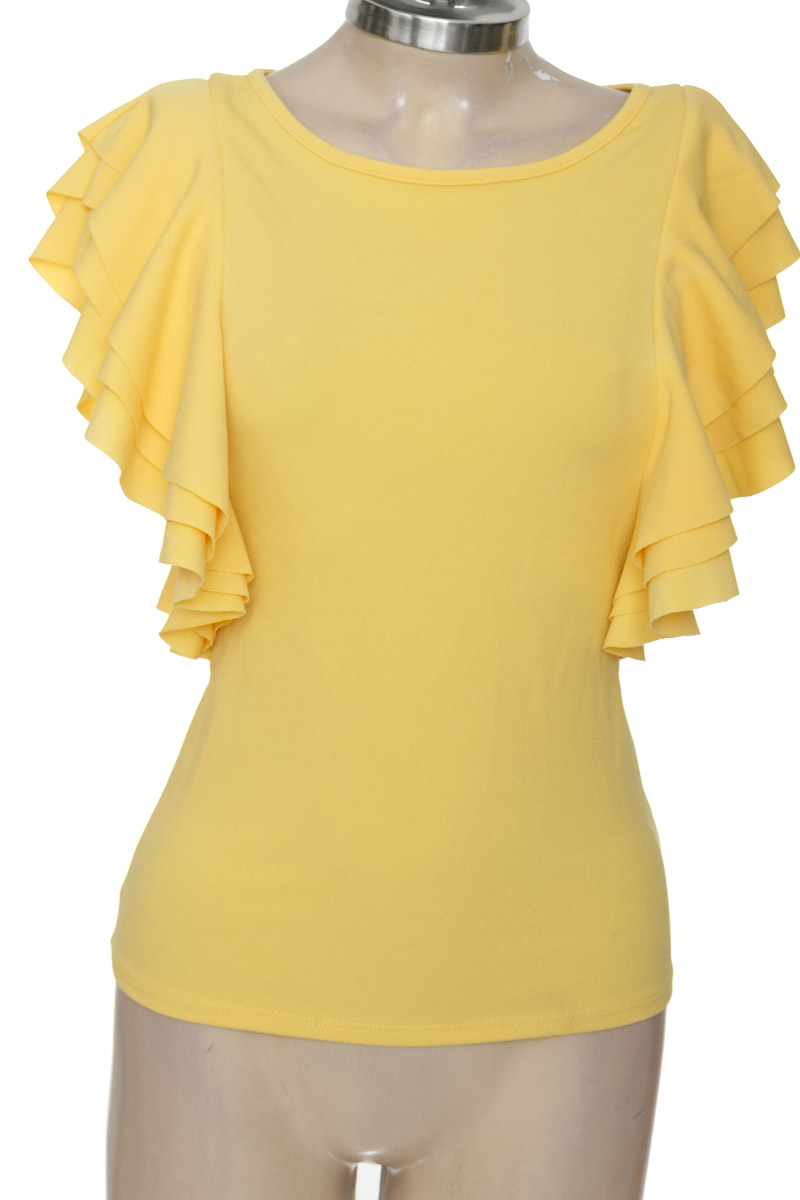 Top / Camiseta color Amarillo - Closeando