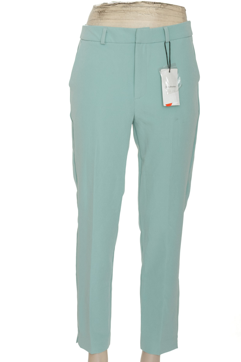 Pantalones color Aguamarina - Stradivarius