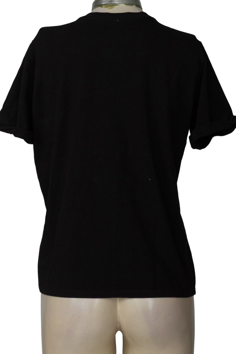 Top / Camiseta color Negro - Closeando