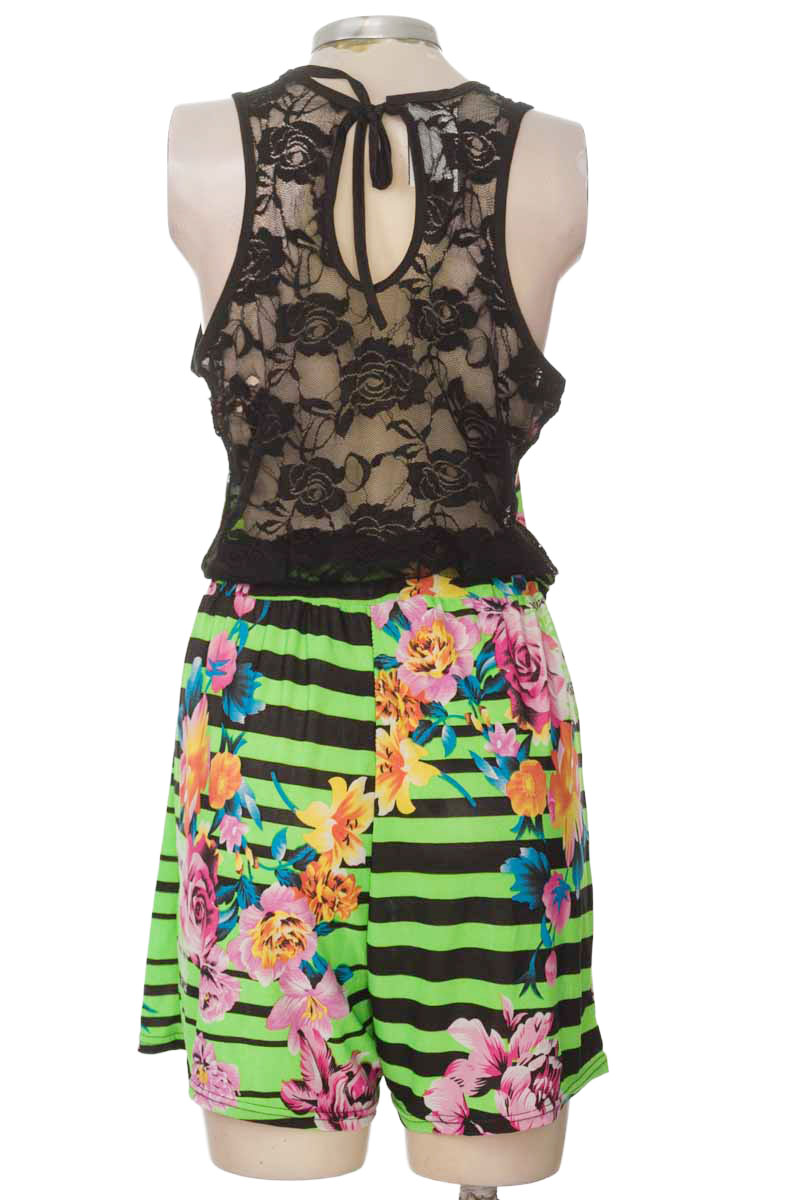 Vestido / Enterizo color Verde - Closeando