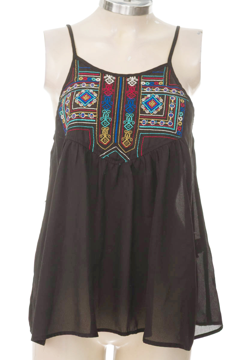 Top / Camiseta color Negro - Forever 21