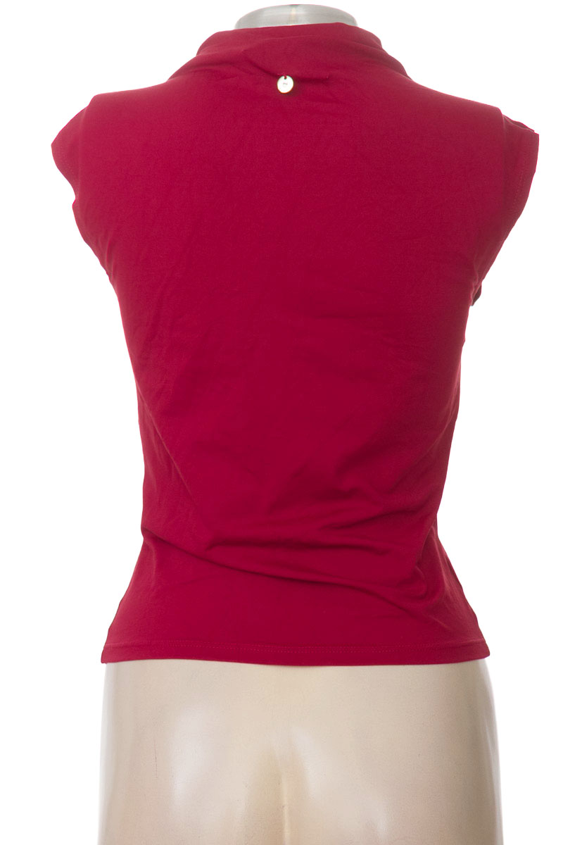 Top / Camiseta color Vinotinto - Studio F