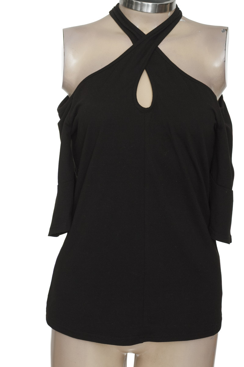 Top / Camiseta color Negro - Closeando