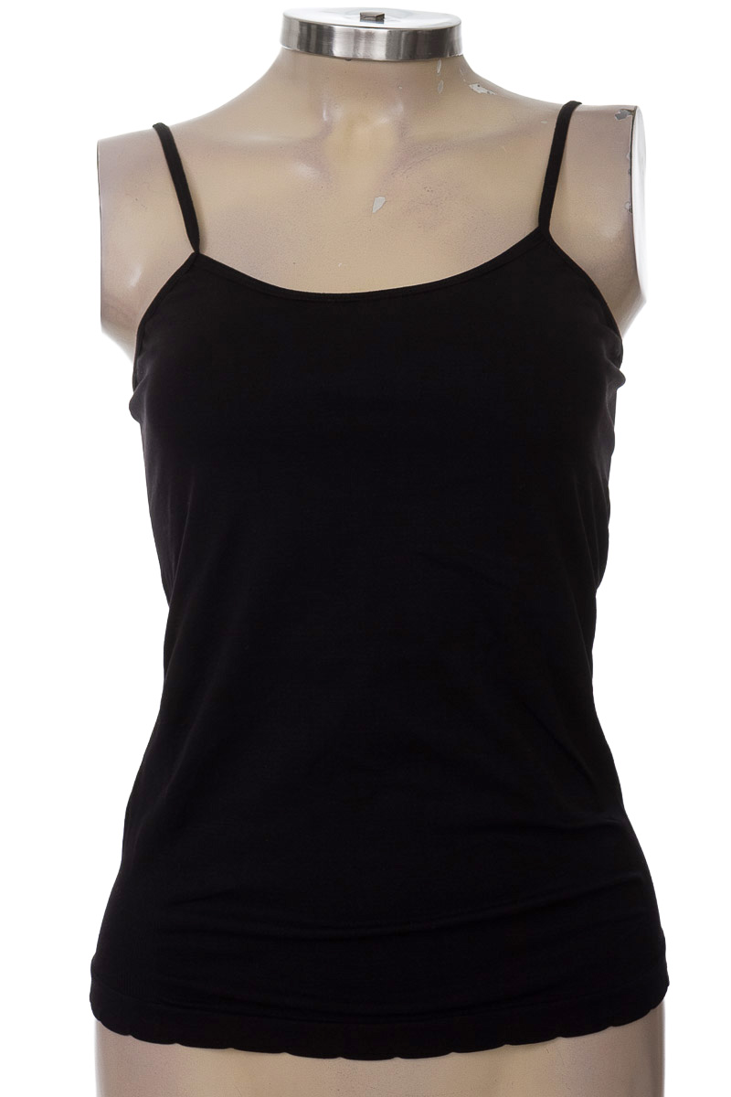 Top / Camiseta color Negro - Closeando
