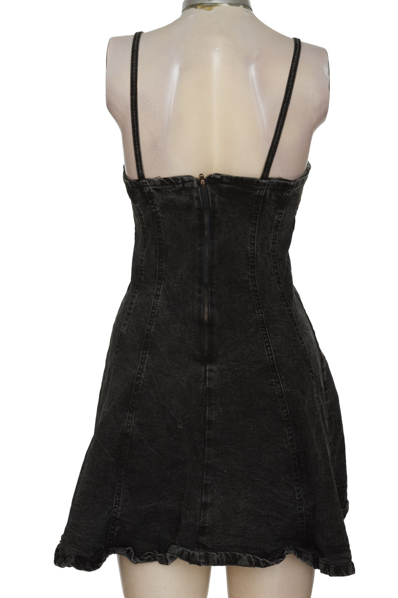 Vestido / Enterizo color Negro - Closeando