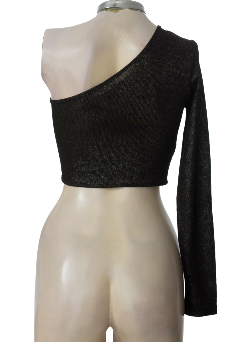 Top / Camiseta color Negro - Closeando