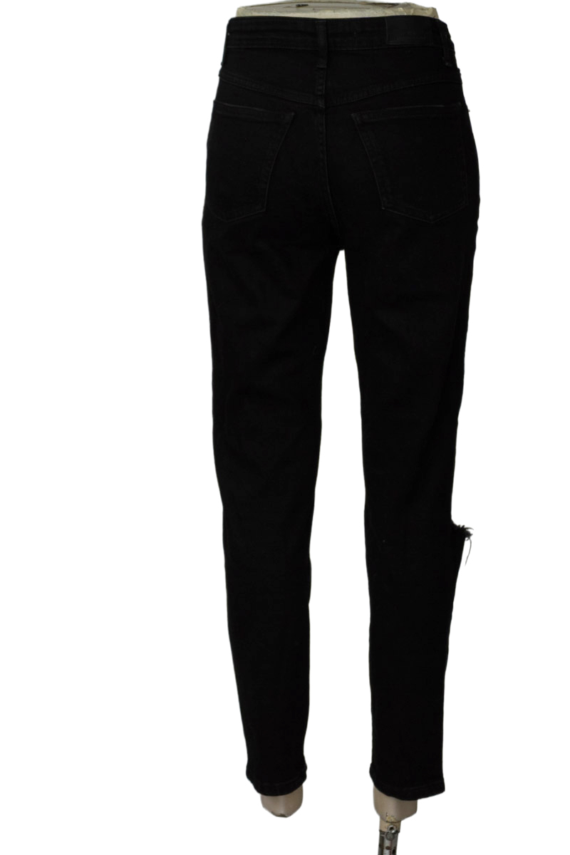 Pantalones color Negro - MNG