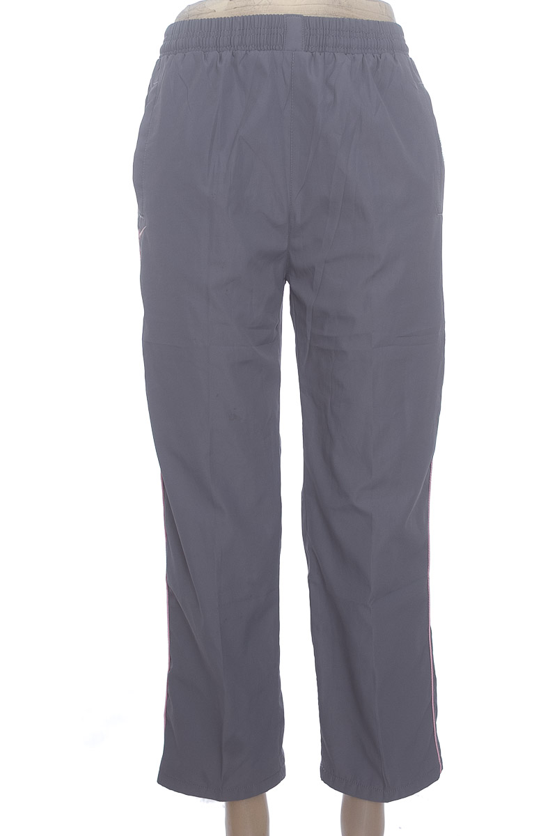 Ropa Deportiva / Salida de Baño color Gris - Closeando