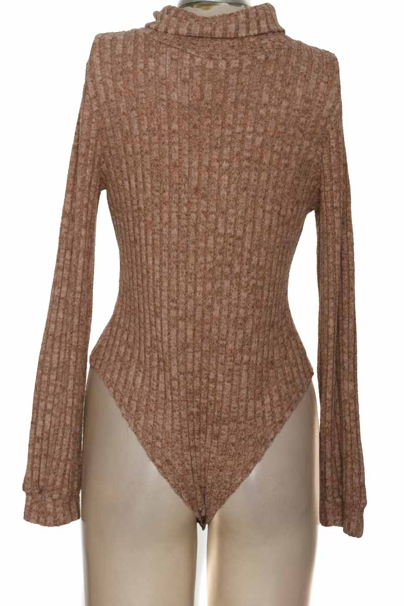 Top / Camiseta color Beige - Closeando
