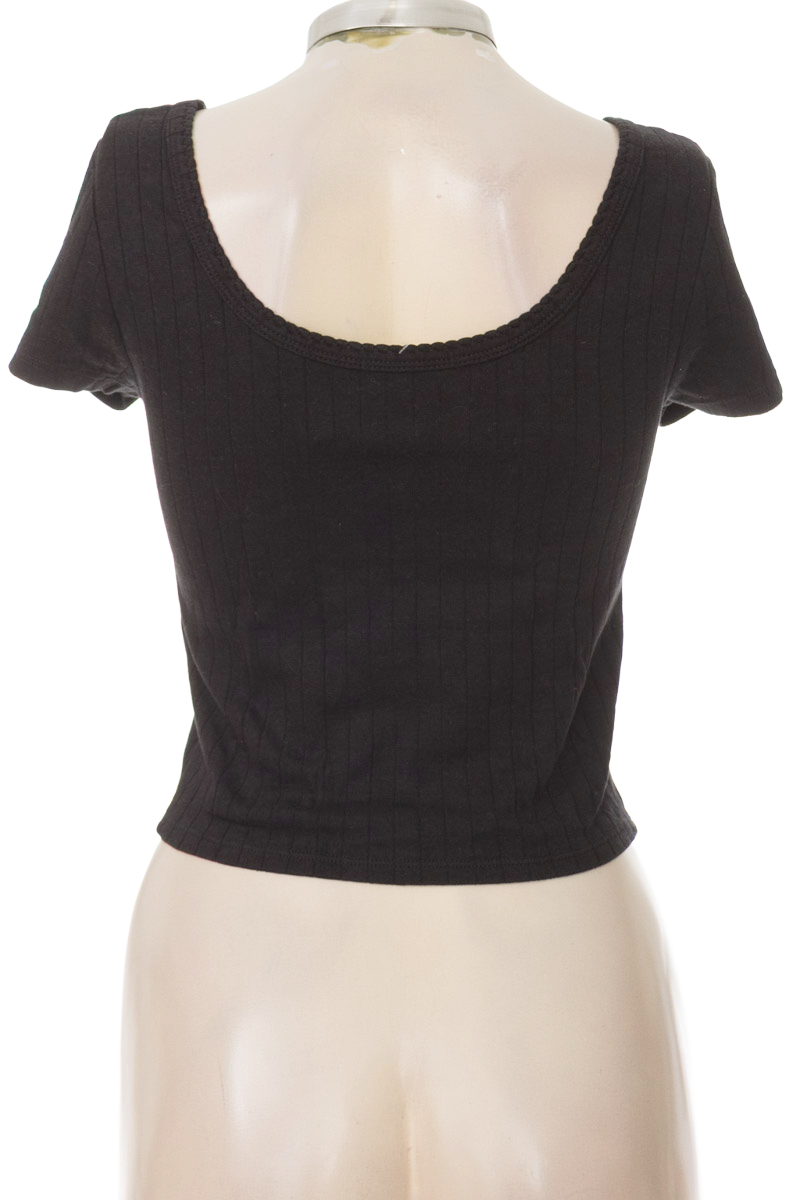 Top / Camiseta color Negro - Closeando