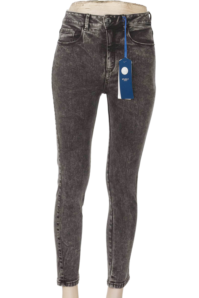 Pantalones color Gris - Studio F