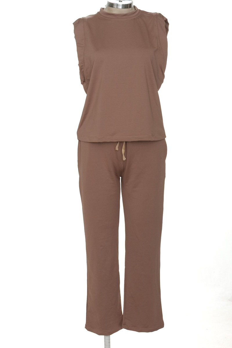 Vestido / Enterizo color Beige - Closeando
