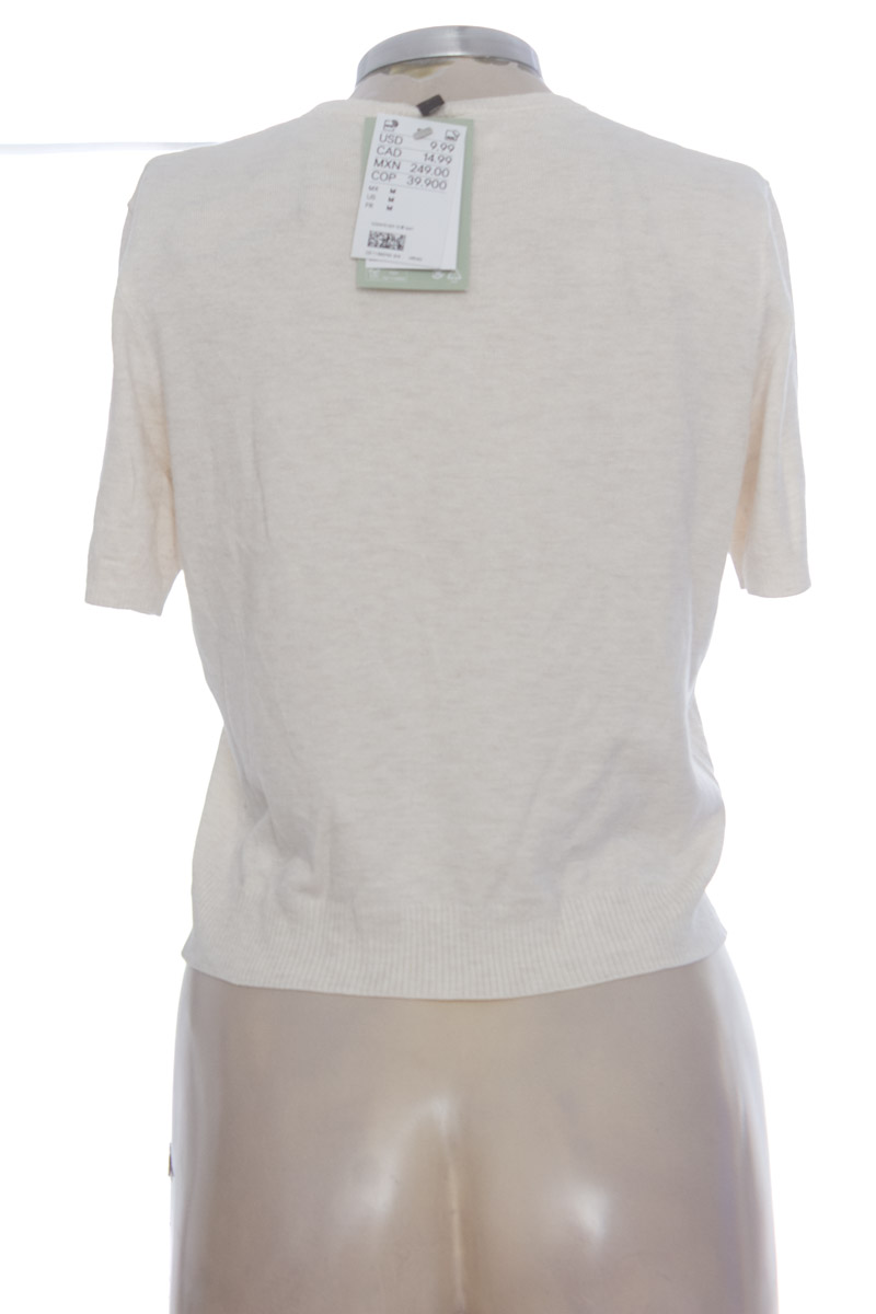 Top / Camiseta color Beige - Divided by H&M talla M como nuevo | Closeando