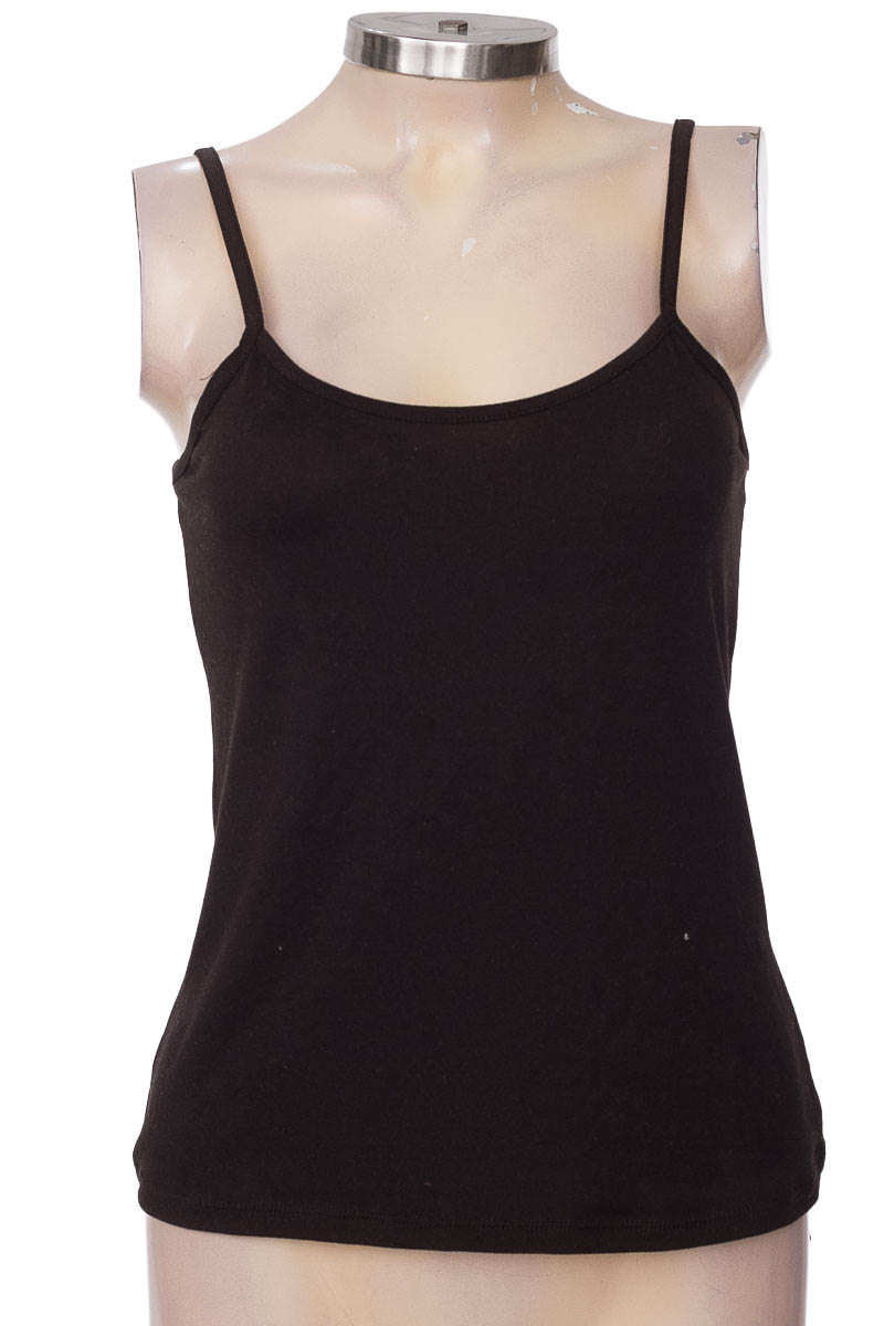 Top / Camiseta color Negro - Closeando