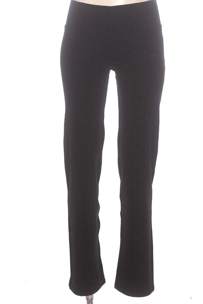Ropa Deportiva / Salida de Baño color Negro - Closeando