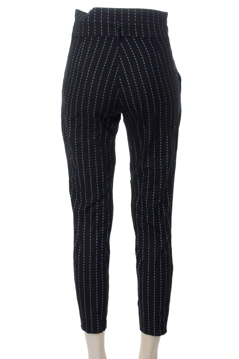 Pantalones color Negro - Loguin