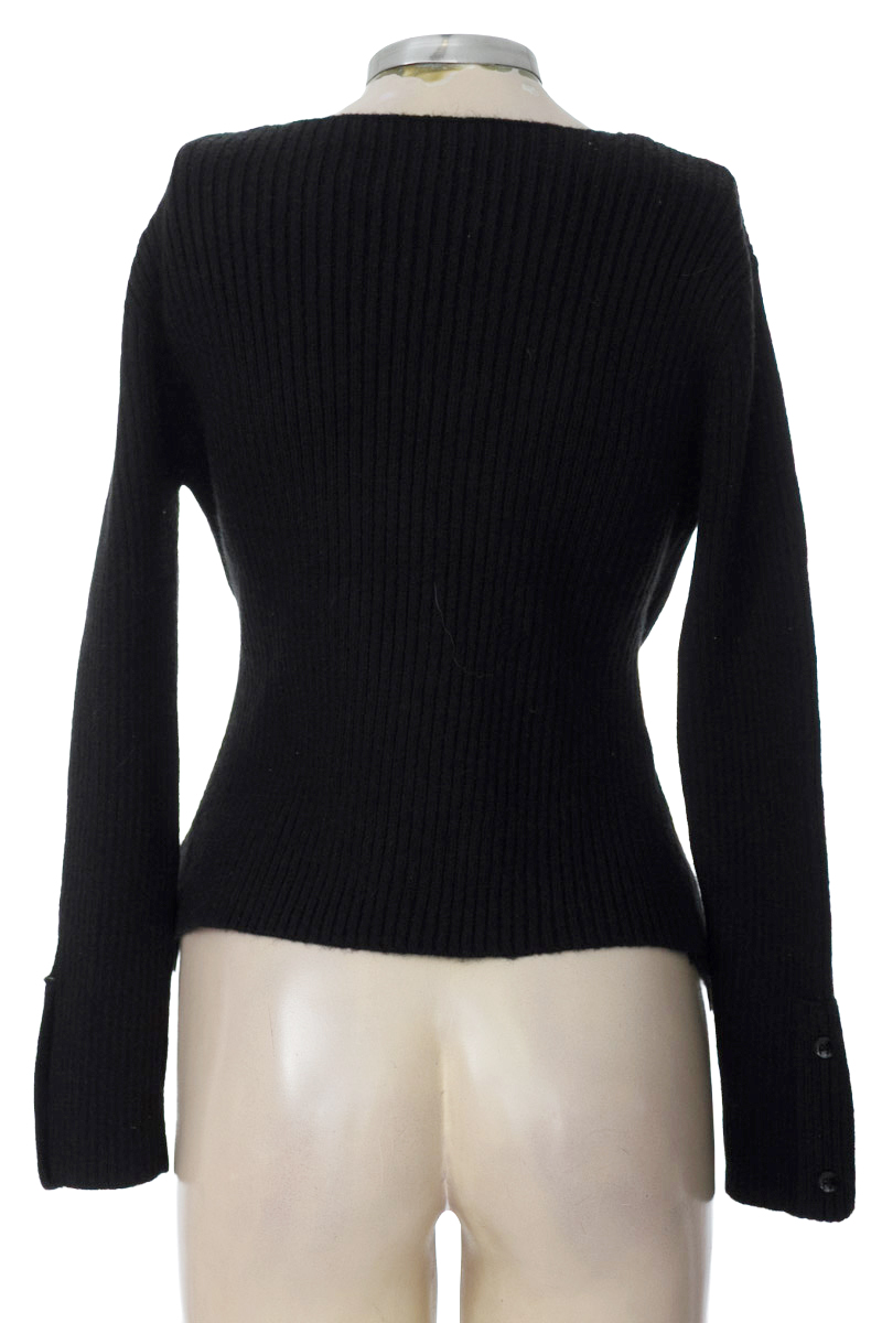 Sweater color Negro - Closeando