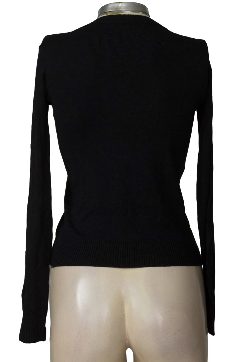 Sweater color Negro - Closeando