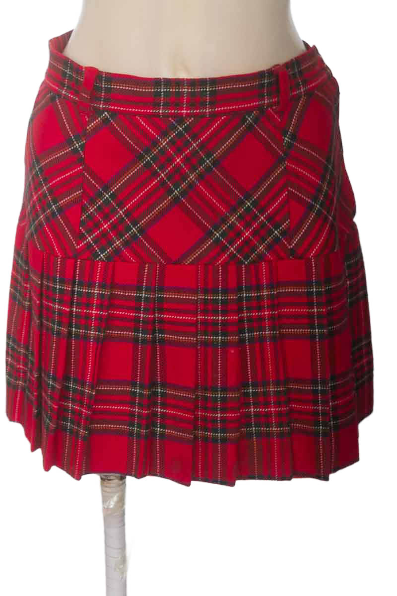 Falda color Rojo - Closeando