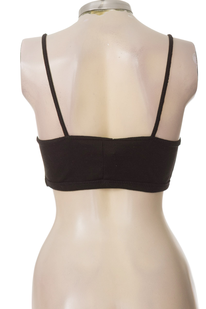 Top / Camiseta color Negro - Closeando