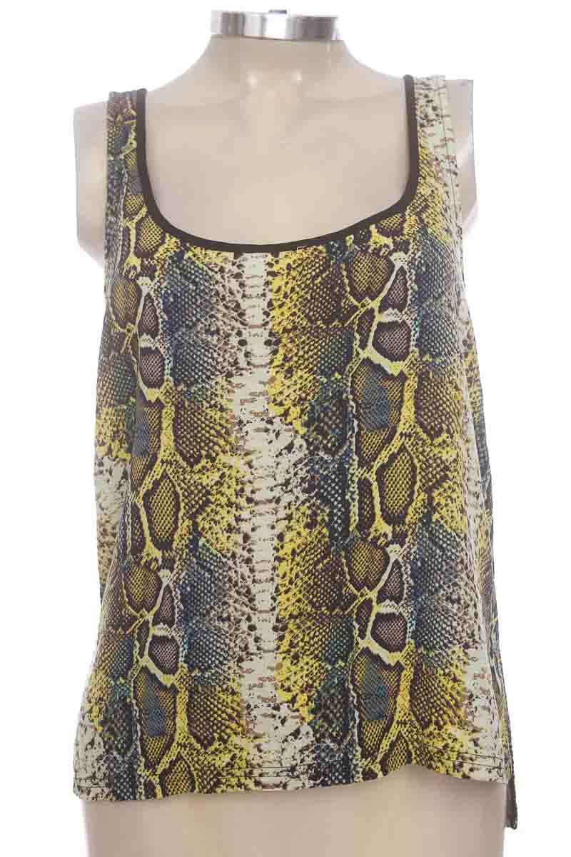 Top / Camiseta color Amarillo - Basement