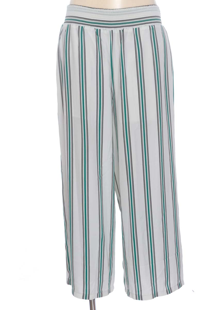 Pantalones color Blanco - Forever 21