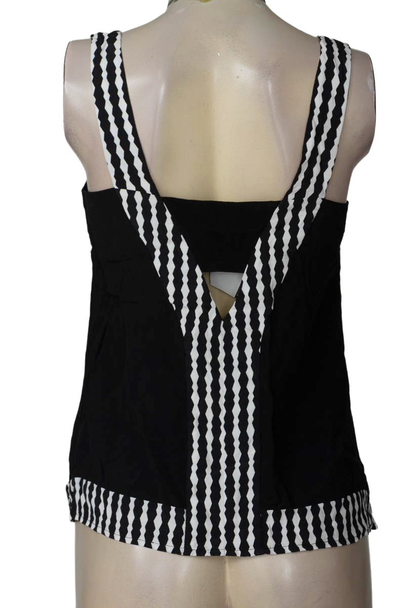 Top / Camiseta color Negro - Nicole by Nicole Miller