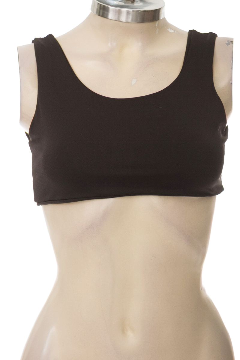 Top / Camiseta color Negro - Closeando