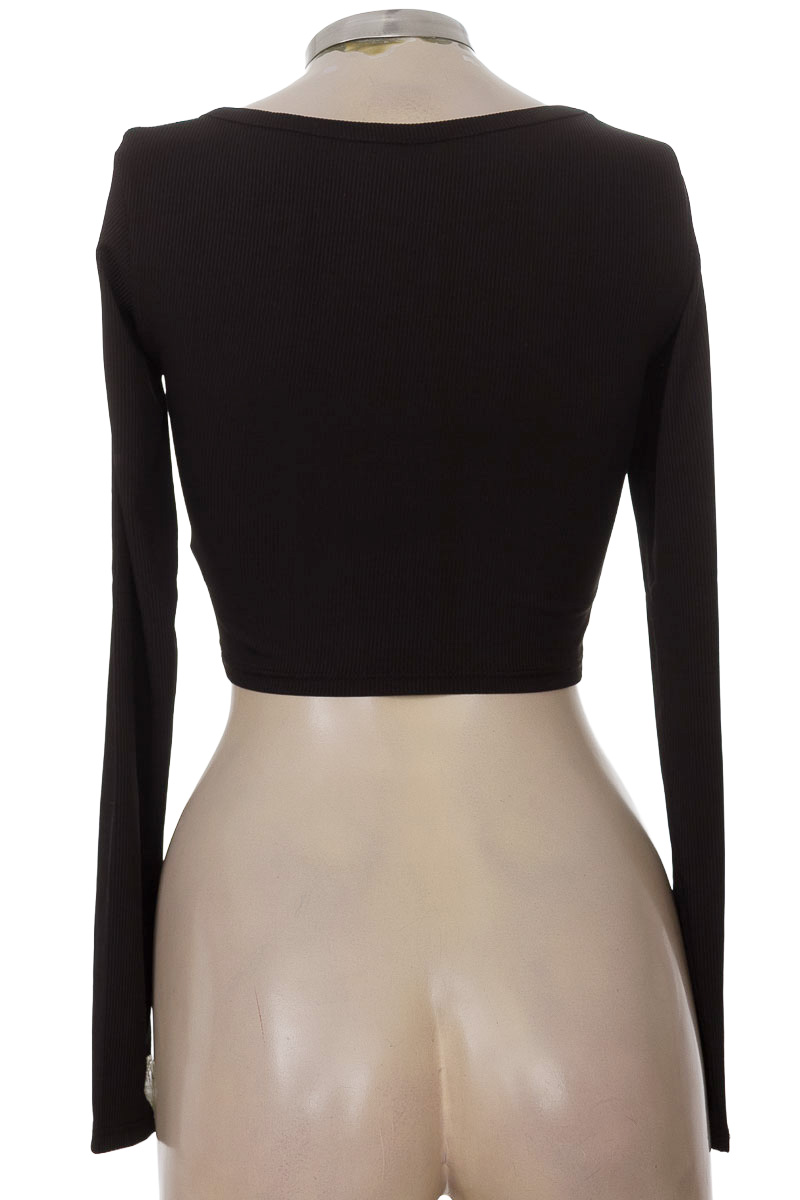 Top / Camiseta color Negro - Closeando