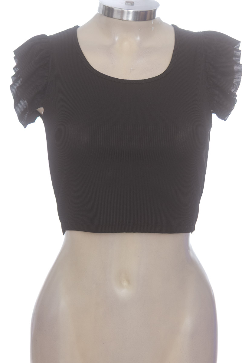 Top / Camiseta color Negro - Closeando