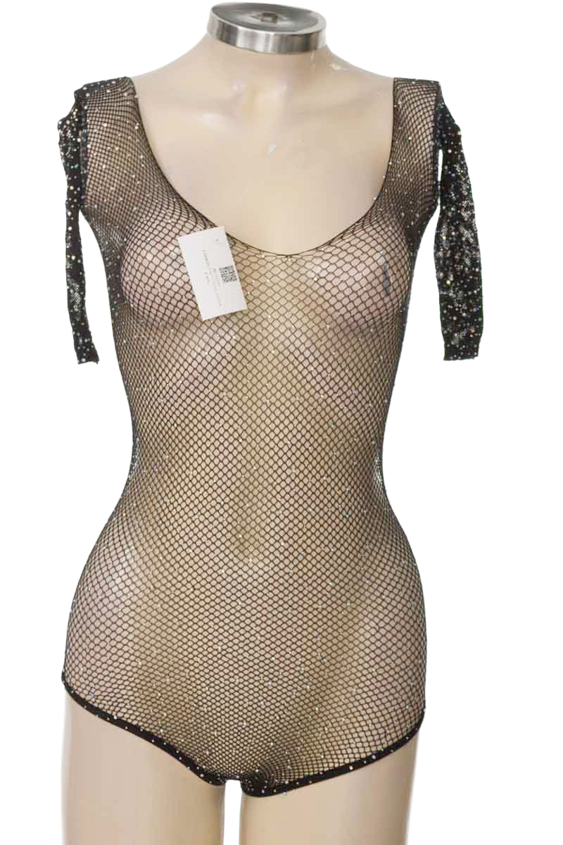 Top / Camiseta color Negro - Closeando