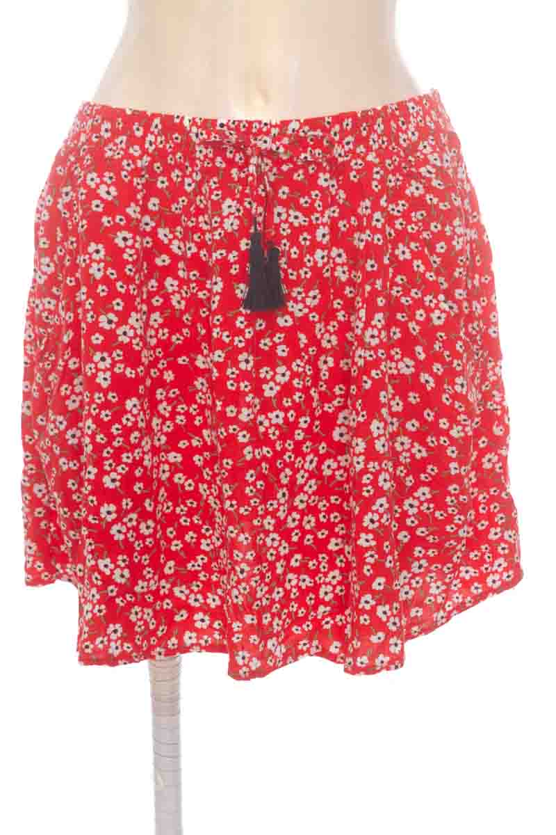 Falda color Rojo - estradivarius