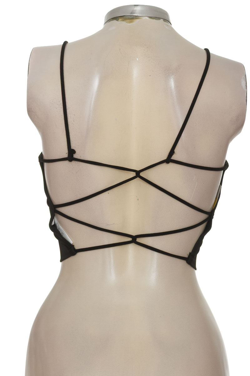 Top / Camiseta color Negro - Closeando