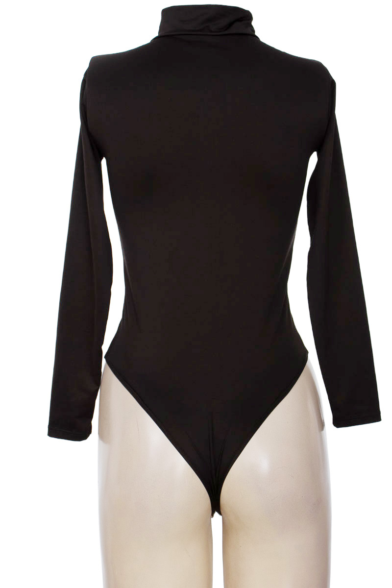 Top / Camiseta color Negro - Closeando