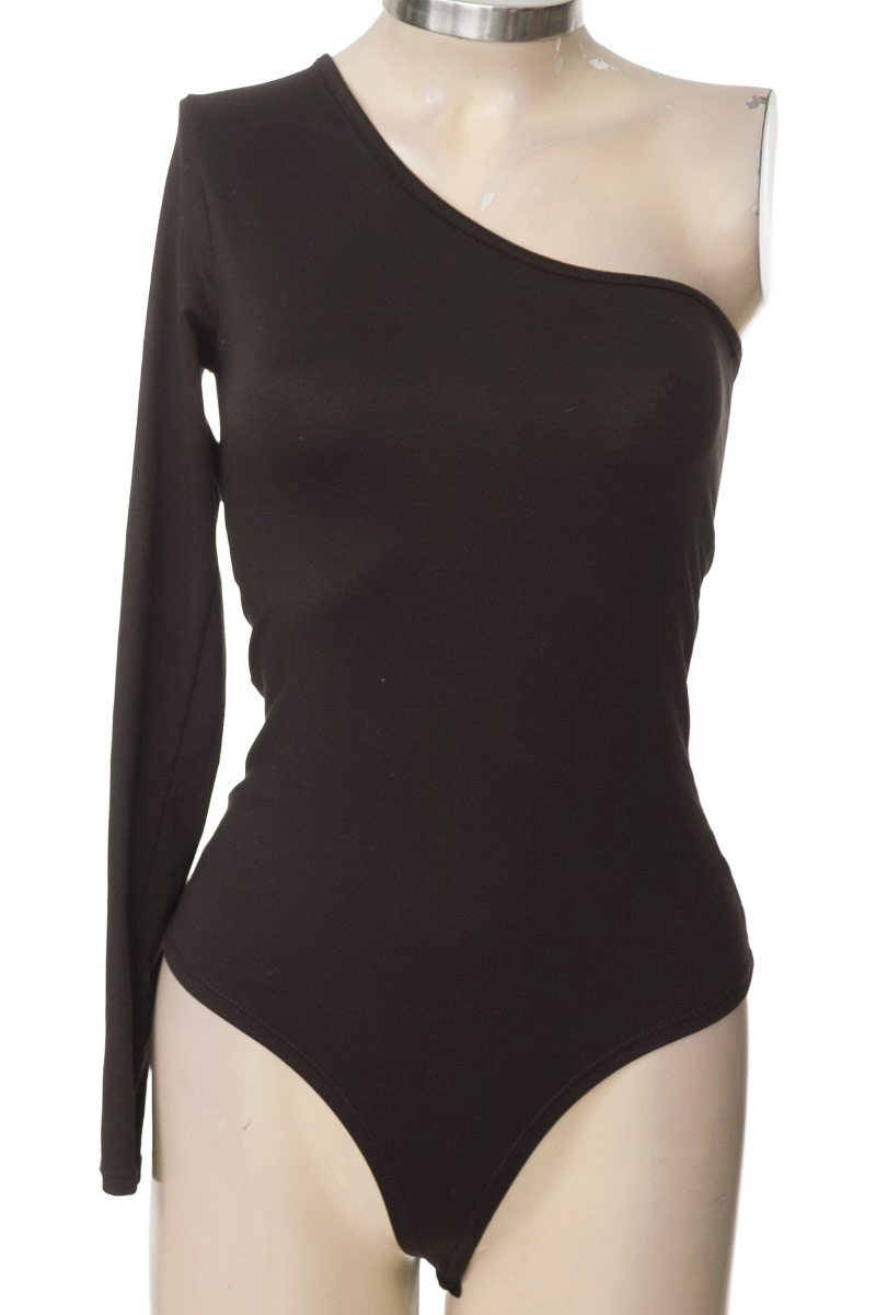 Top / Camiseta color Negro - Closeando