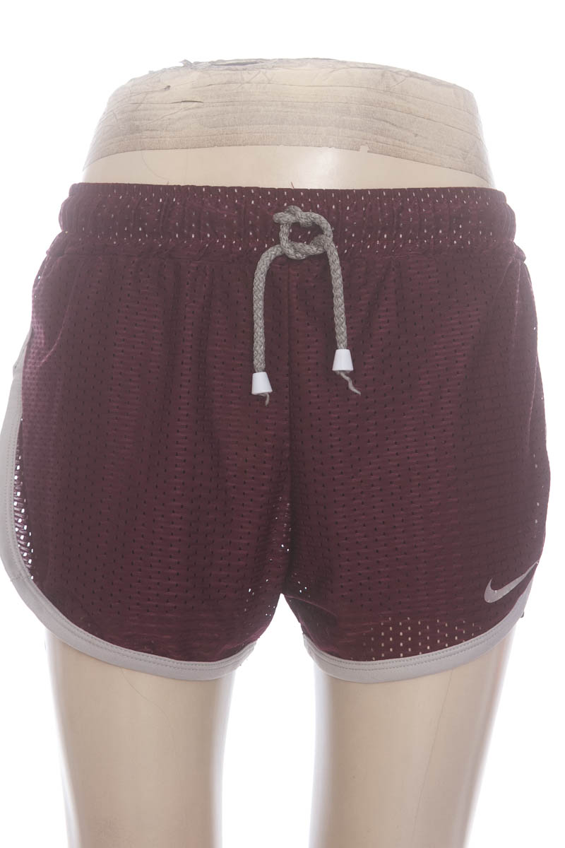 Ropa Deportiva / Salida de Baño color Vinotinto - Closeando