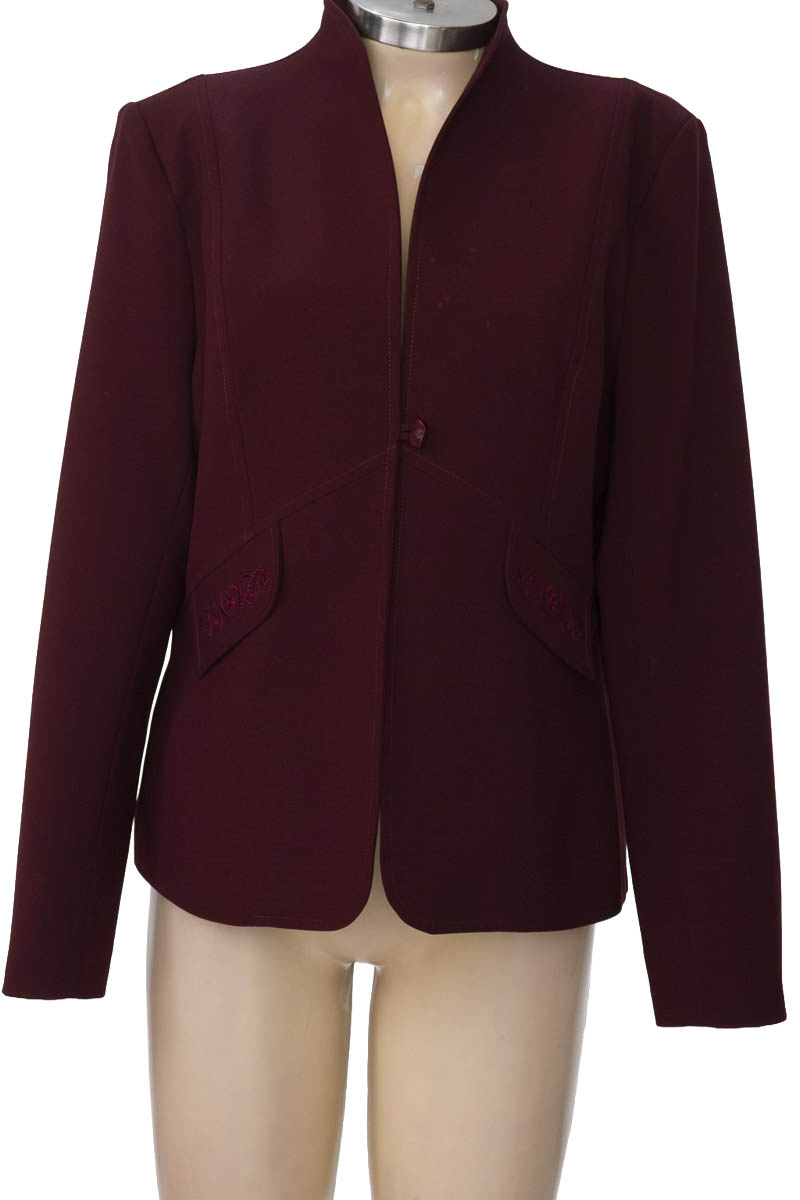 Chaqueta / Abrigo color Vinotinto - Hasai Fashion Week