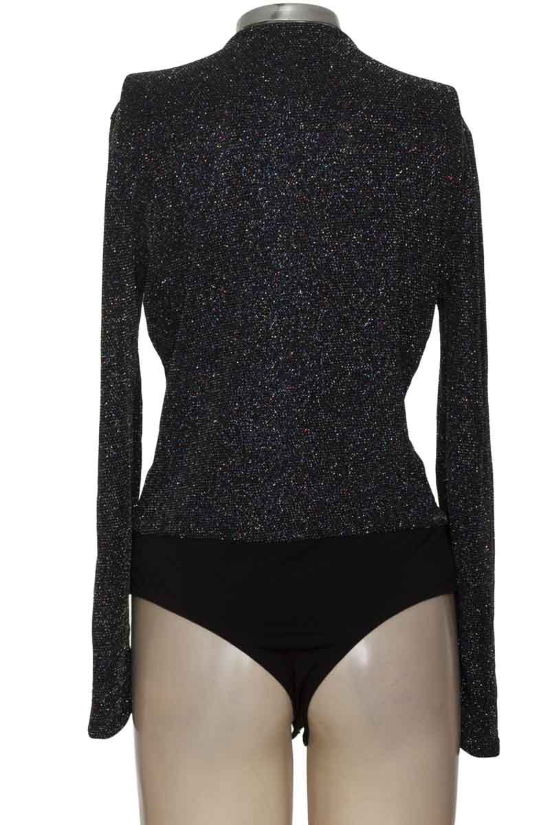 Top / Camiseta color Negro - Studio F