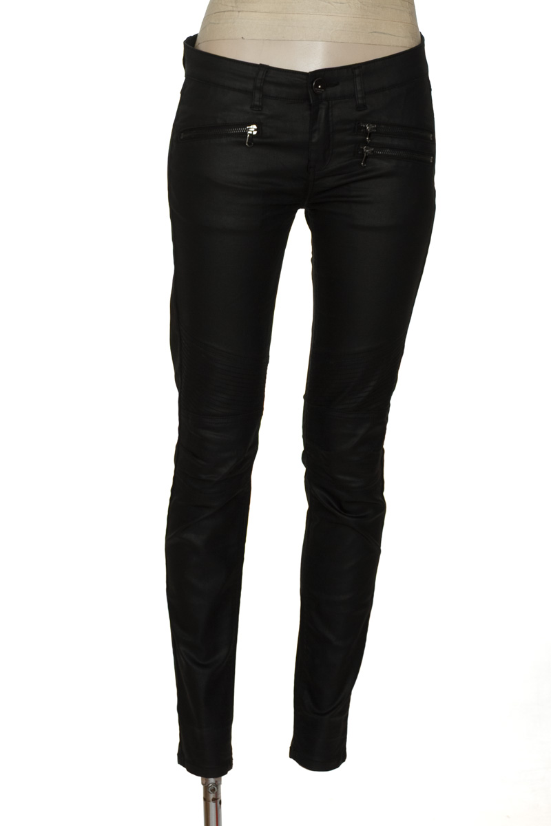 Pantalones color Negro - Stradivarius