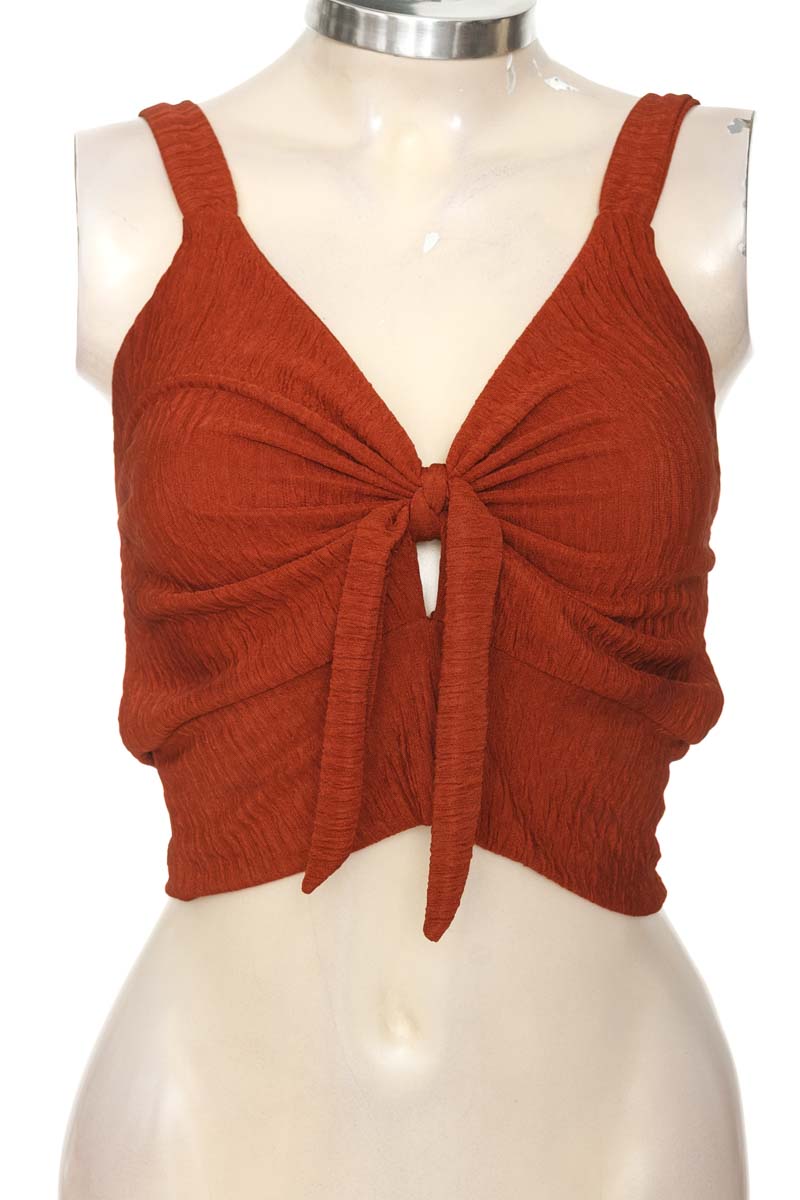 Top / Camiseta color Café - Closeando